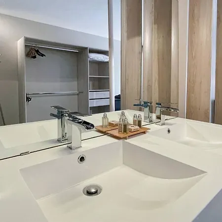 Modern 1 Bedroom