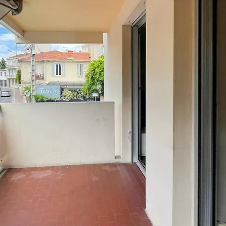 Modern 1 Bedroom Apartment