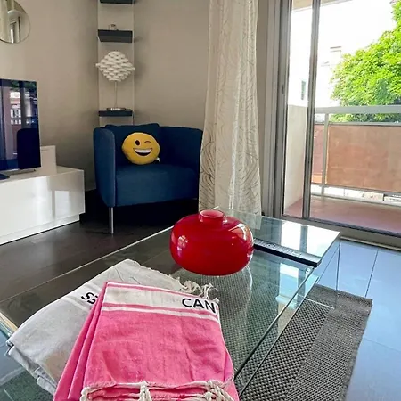 Modern 1 Bedroom Apartment *