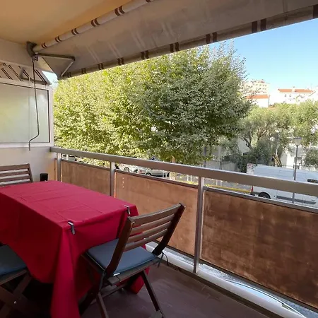 Modern 1 Bedroom Apartment *