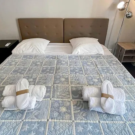 Modern 1 Bedroom アパート